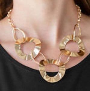 Paparazzi Jewelry Modern Mechanics Necklace+ Set